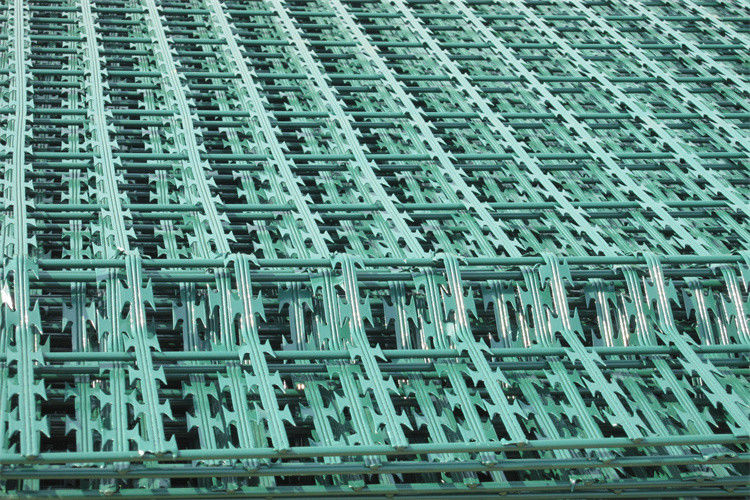 Gi Welded Razor Wire Fence Green Barbed Wire Mesh Fencing
