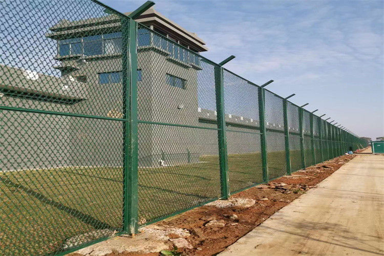 Gi Welded Razor Wire Fence Green Barbed Wire Mesh Fencing